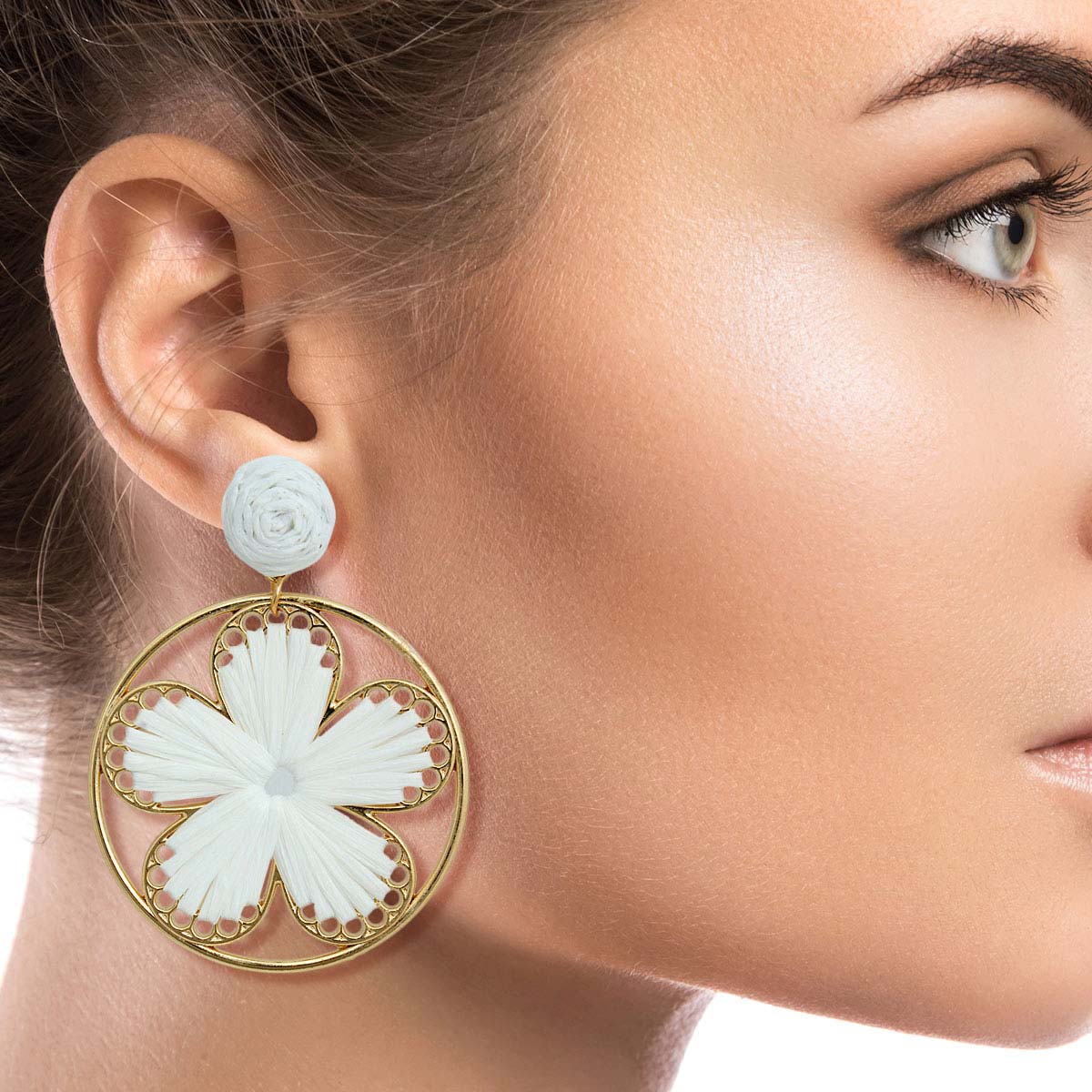 White Raffia Flower Round Earrings